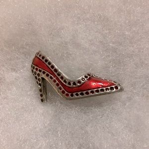 High heeled shoe pin